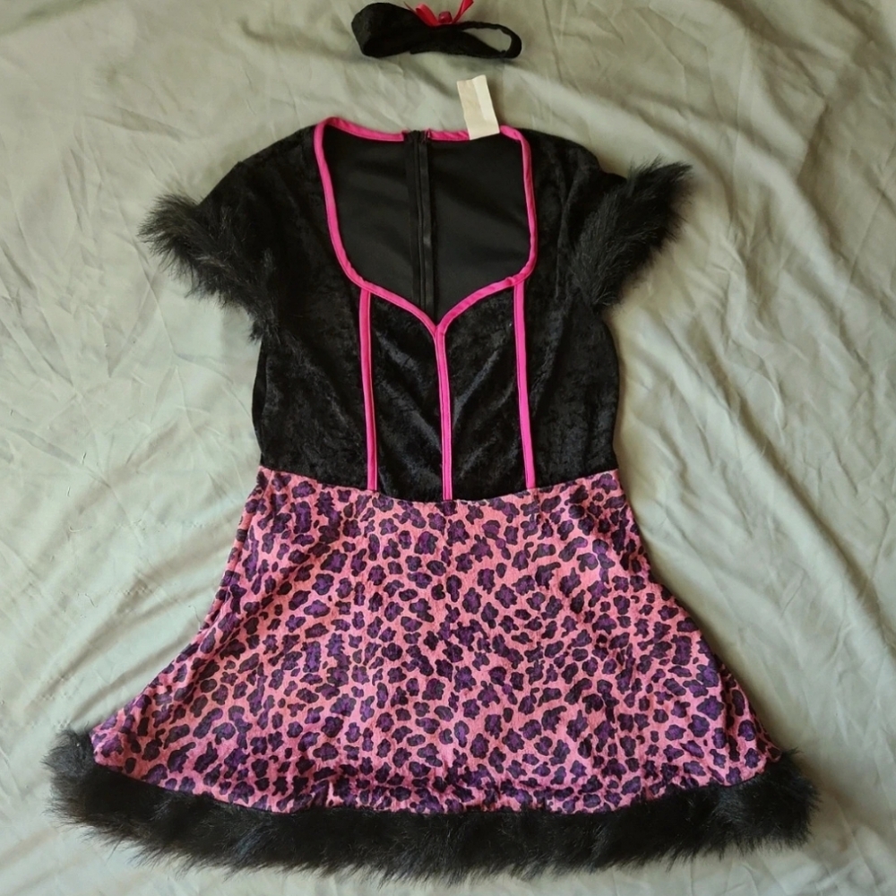 Size M Leopard print costume